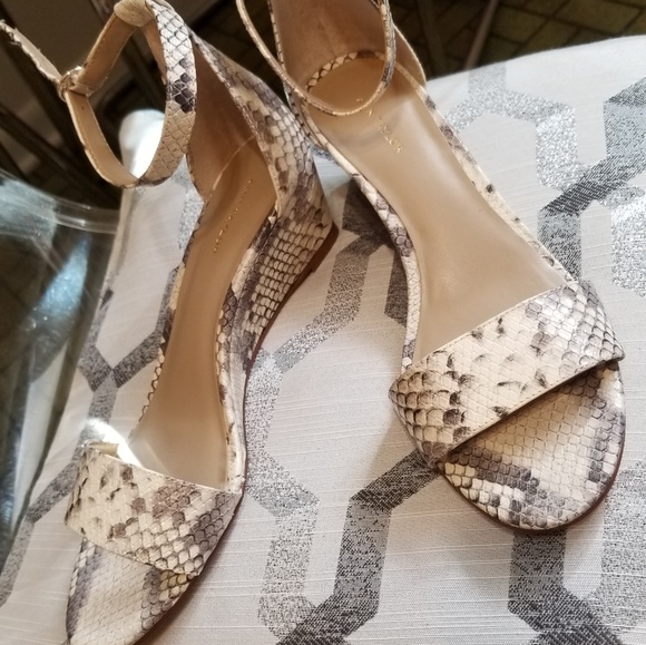 Ann Taylor Wedges - Picture 1 of 3